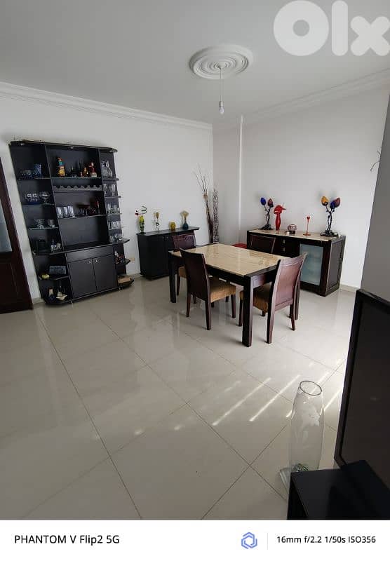 فرش بيت كتير نضيف مرتب استعمال فتاة 1