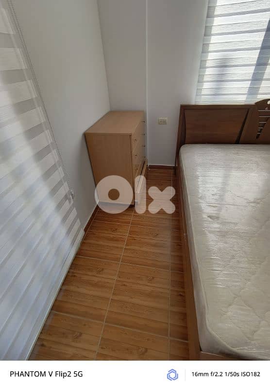 فرش بيت كتير نضيف مرتب استعمال فتاة 3