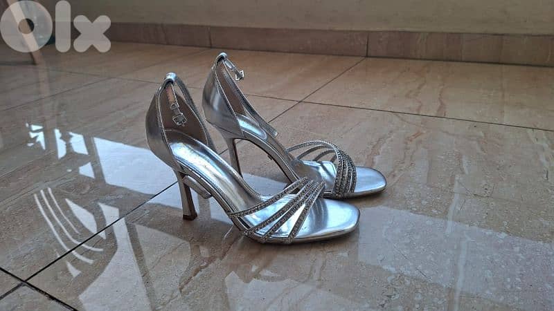 Belinda Silver heels 39 9