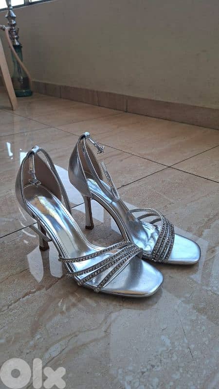 Belinda Silver heels 39 10