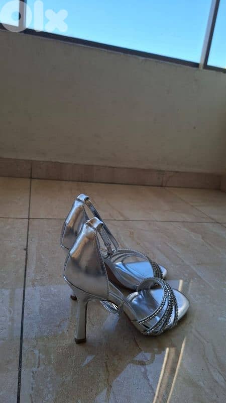 Belinda Silver heels 39 11
