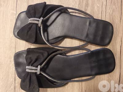 صندل أسود قياس ٤٠