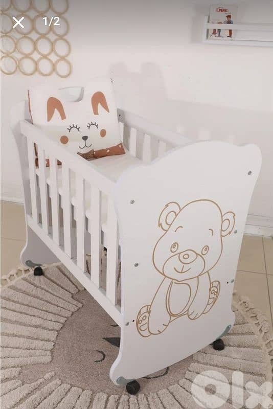 bed for kids with wheels & swing used as new تخت ولادي مع دواليب وهزاز 0