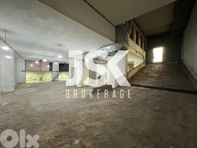 L19561 - Spacious Warehouse For Rent in Hazmieh