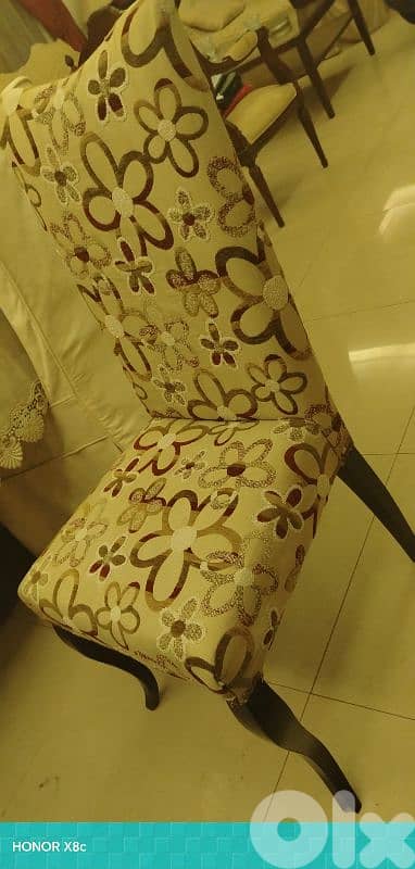 negotiable Dining table with his dining chairs 4