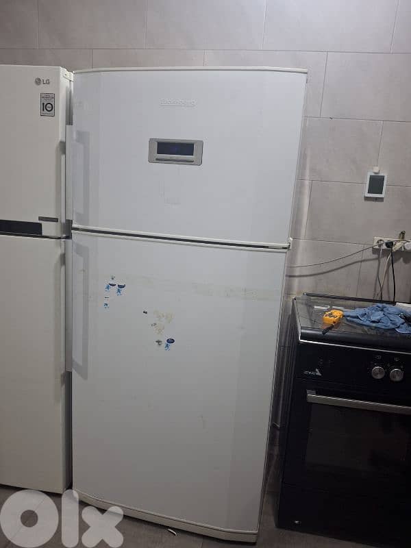 براد مستعمل ٢٦قدم BIomberg ملاحظه انفرتر مكفول  تواصل وتساب76856294 0