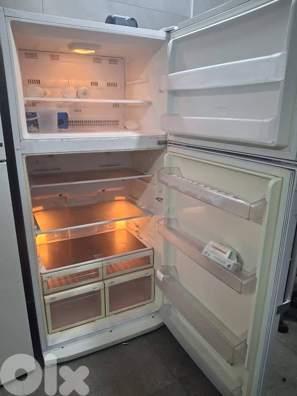 براد مستعمل ٢٦قدم BIomberg ملاحظه انفرتر مكفول  تواصل وتساب76856294 3