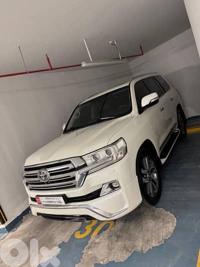 Toyota Land Cruiser 2017 VXR 5.7L  بلا جمرك