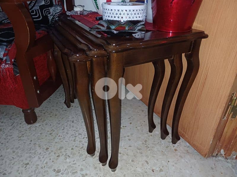 طاولات للبيع 0