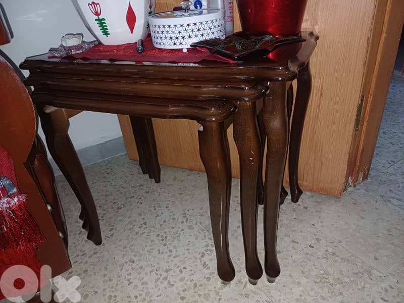 طاولات للبيع 1