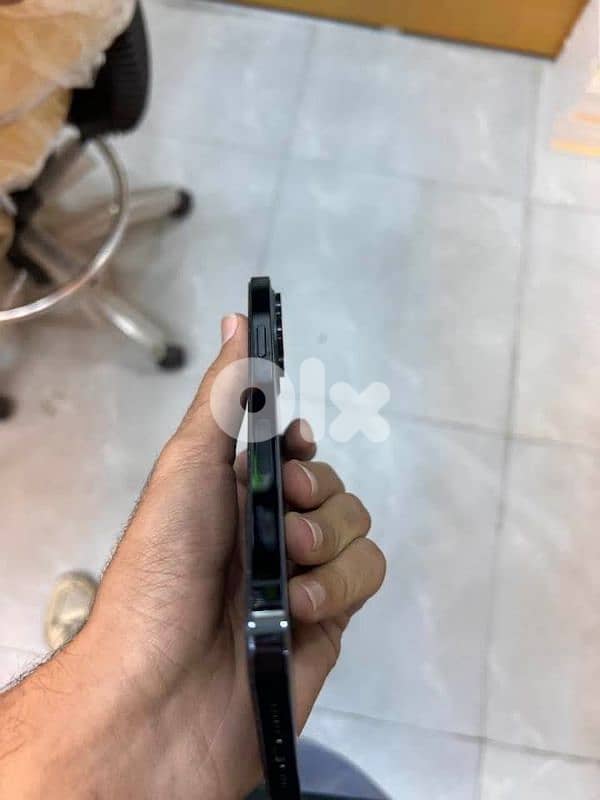 للبيع ايفون 12 برو ماكس 2