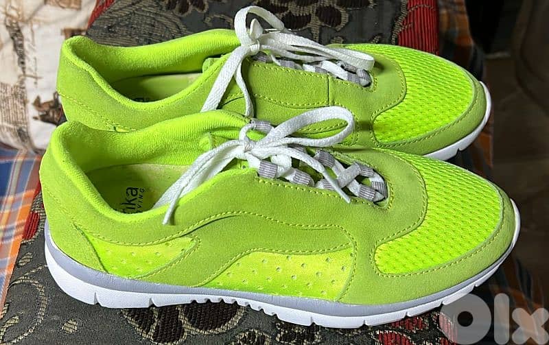 شروة احذية رياضية اصلية للبيع 6