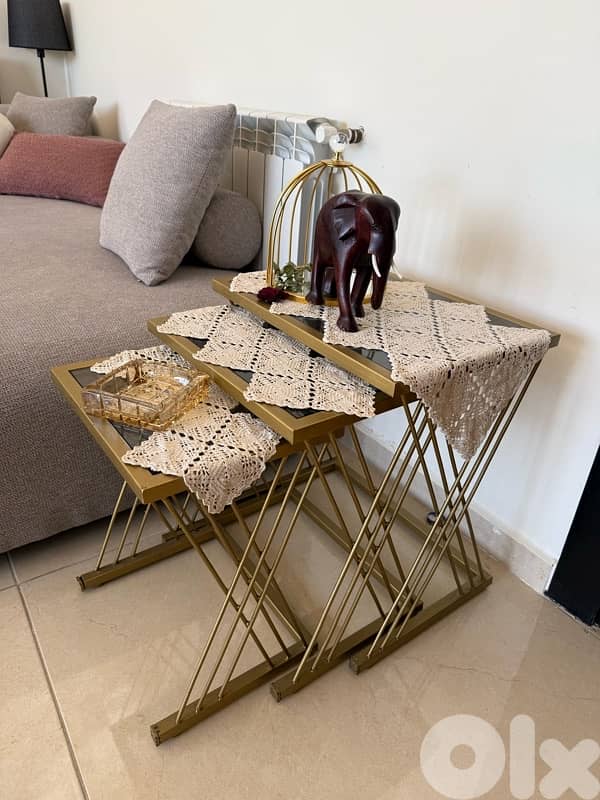 Living room with tables for sale 3