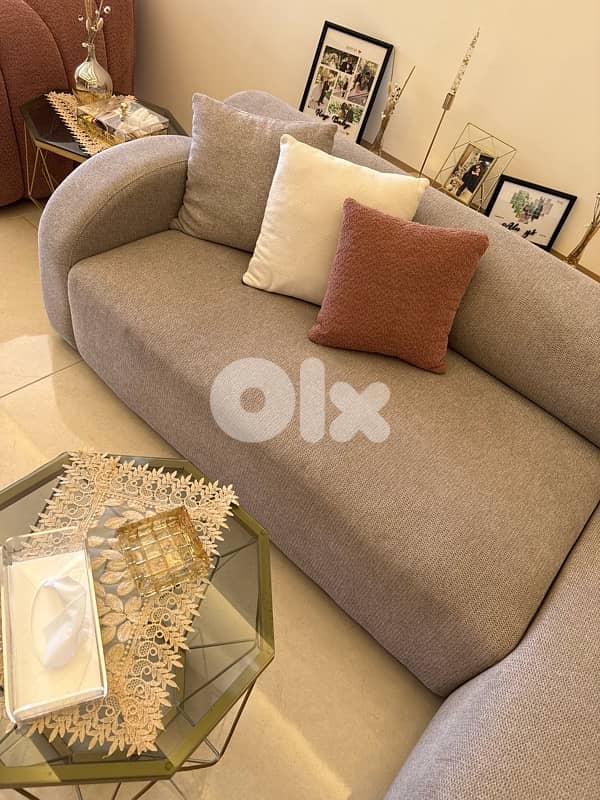 Living room with tables for sale 8