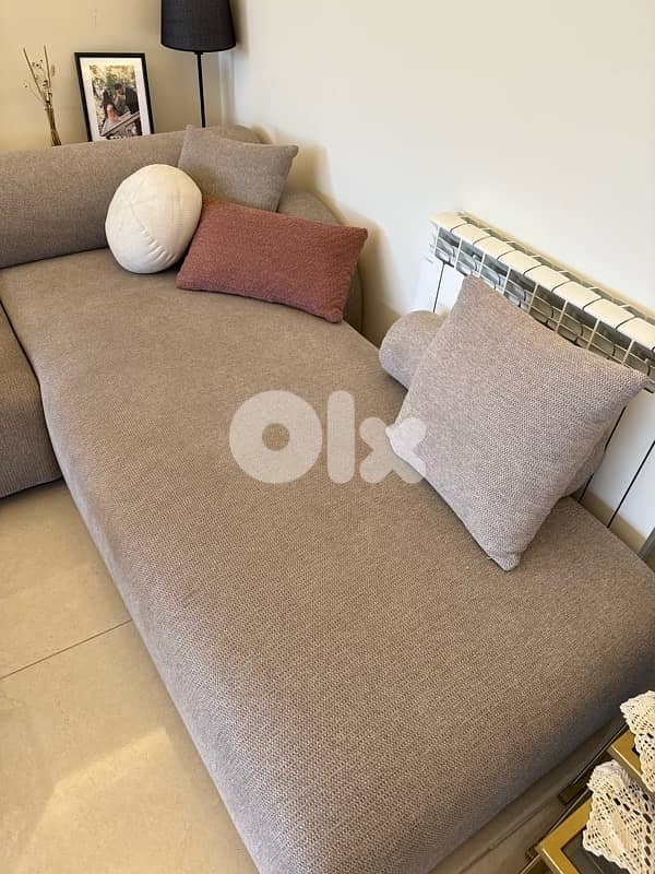 Living room with tables for sale 9