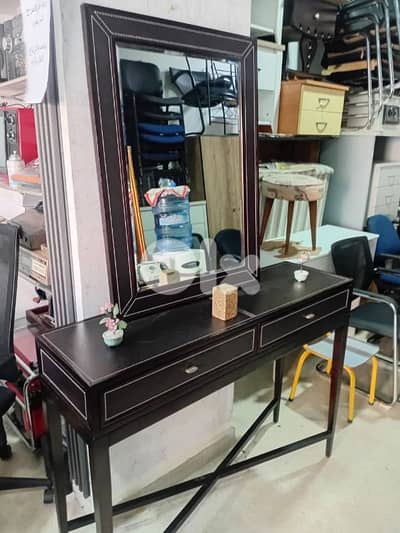 كونسول إيطالي شبه جديد