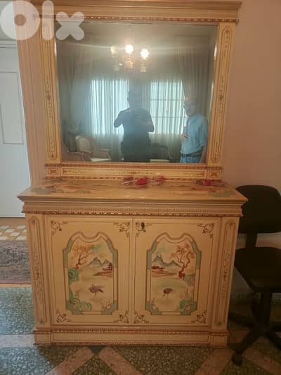 صالون انتيك ٥ مقاعد و ٣ طاولات مع بلاط اسباني