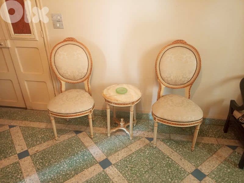صالون انتيك ٥ مقاعد و ٣ طاولات مع بلاط اسباني 2