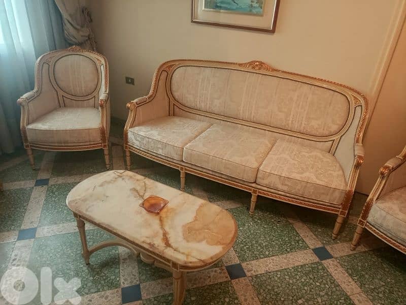 صالون انتيك ٥ مقاعد و ٣ طاولات مع بلاط اسباني 3