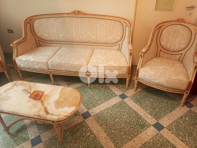 صالون انتيك ٥ مقاعد و ٣ طاولات مع بلاط اسباني 4