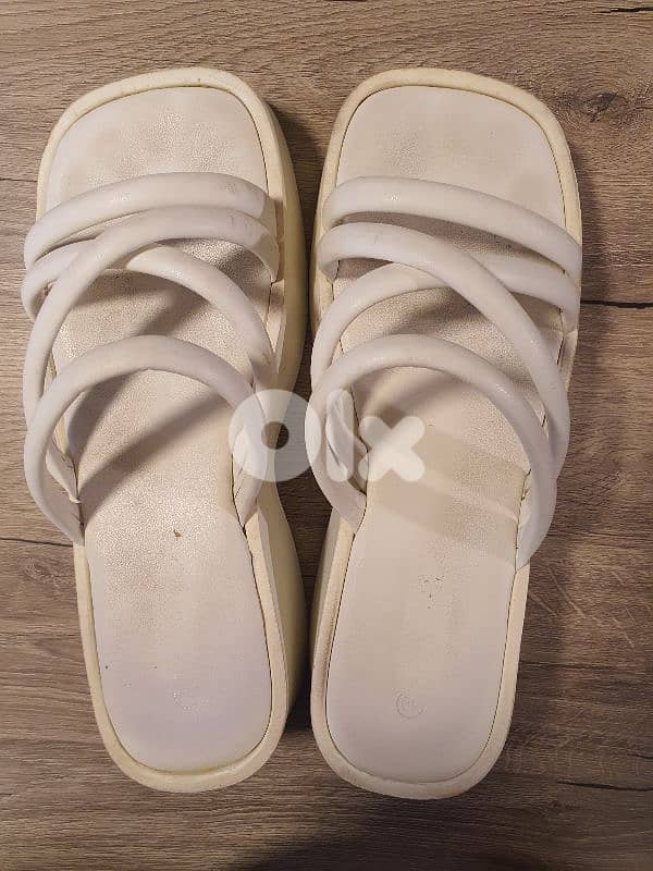 صندل ابيض قياس ٤٠ 0
