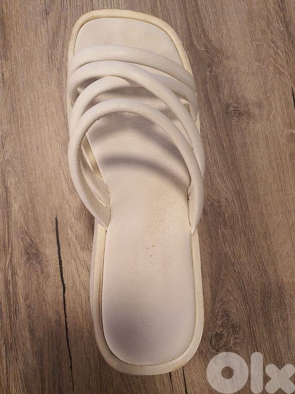 صندل ابيض قياس ٤٠ 1