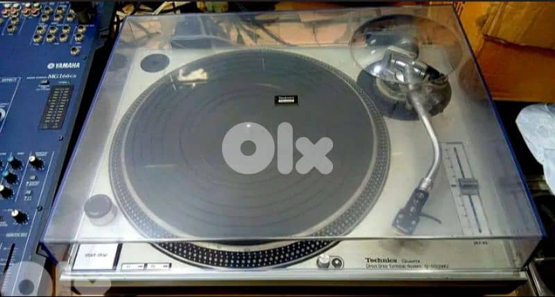 Vintage 1979 Technics SL-1200MK2 Turntable. 1