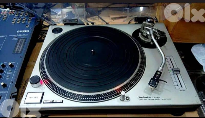 Vintage 1979 Technics SL-1200MK2 Turntable. 4