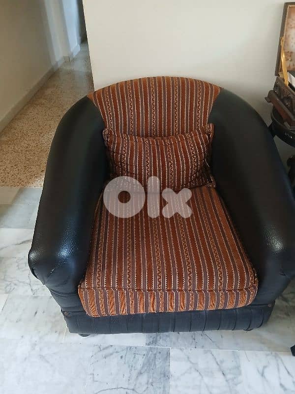 صالون+ غرفة قعدة+طاولات+ ٣برادي 6