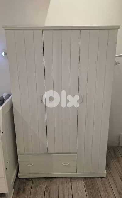 Closet for kids used as new  174x108x41cm   خزانة ولادي شبه جديدة