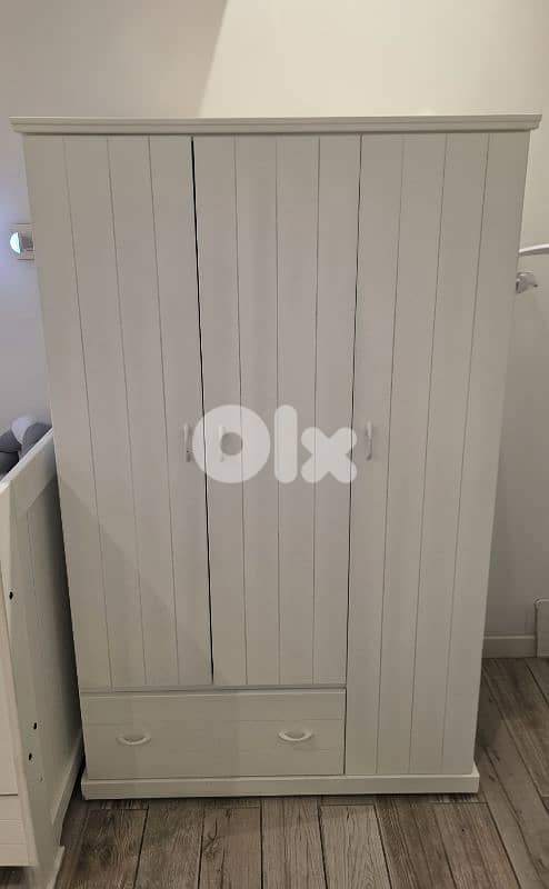 Closet for kids used as new  174x108x41cm   خزانة ولادي شبه جديدة 0