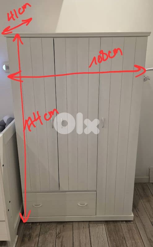 Closet for kids used as new  174x108x41cm   خزانة ولادي شبه جديدة 2