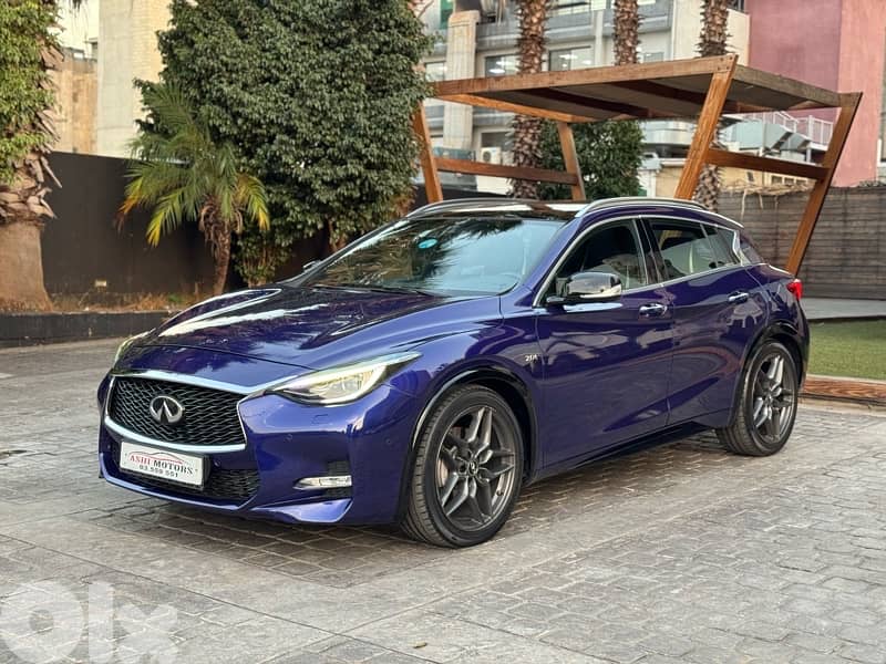 Infiniti Q-30 S 2017 0