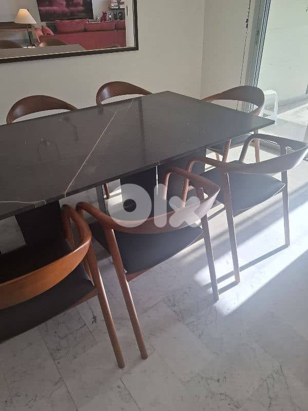 SPECIAL OFFER- DINING TABLE 0