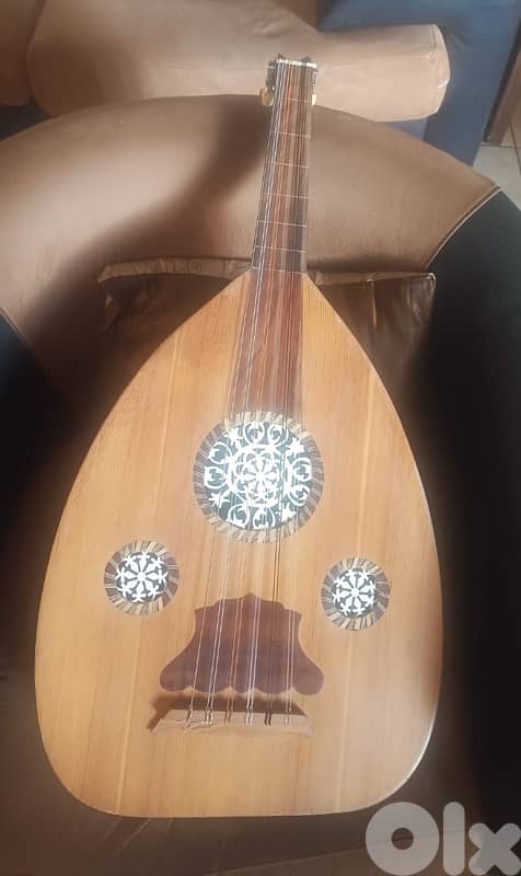 عود أسود متوسّط الحجم 1