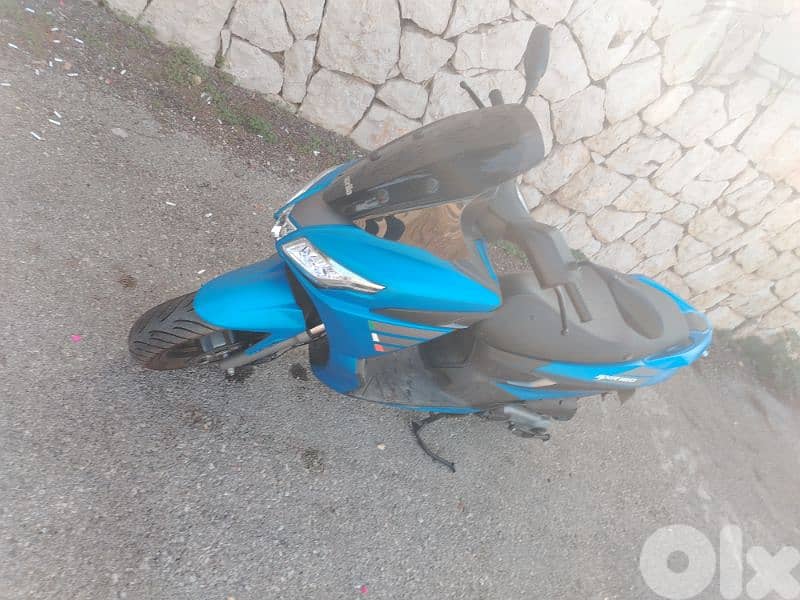 apprilia SXR 160 blue 3