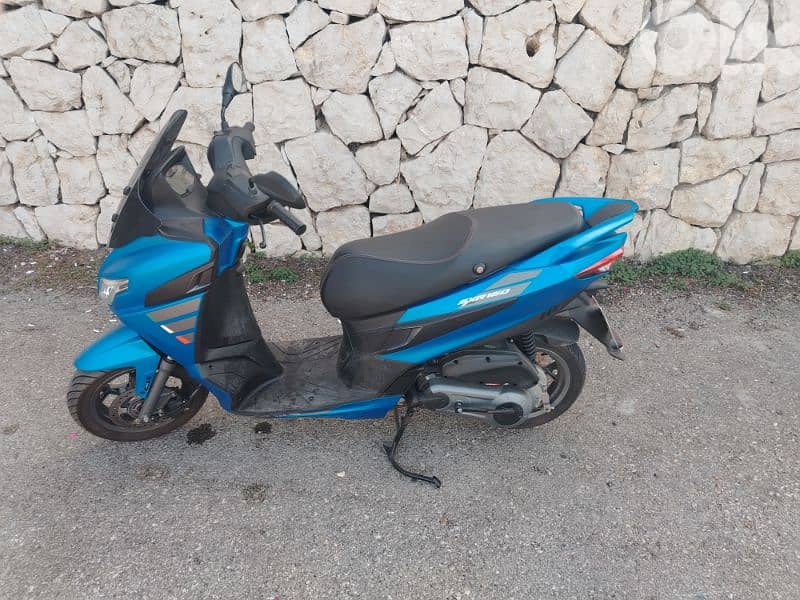 apprilia SXR 160 blue 4