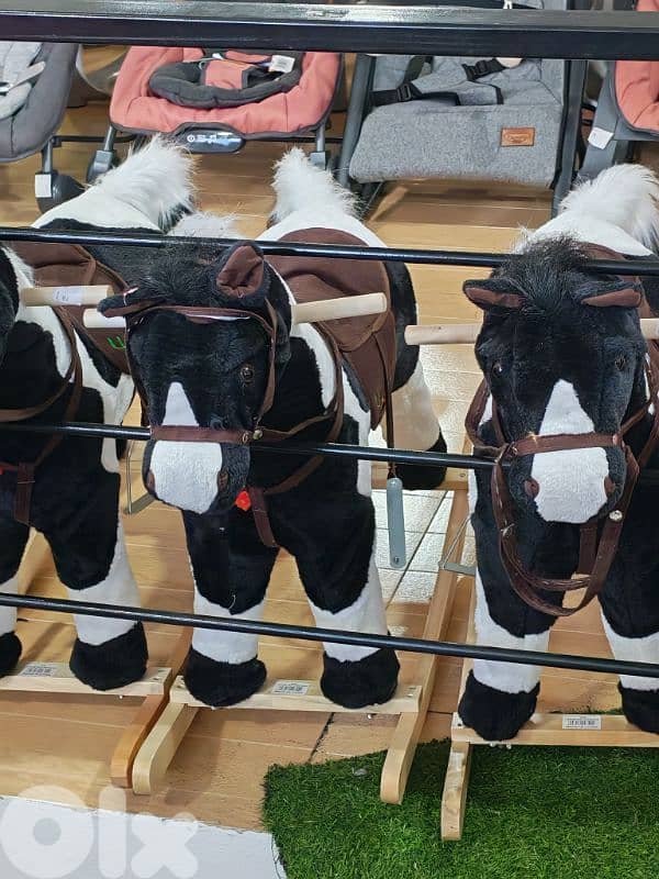 Rocking horse's أحصنة هزازة 9