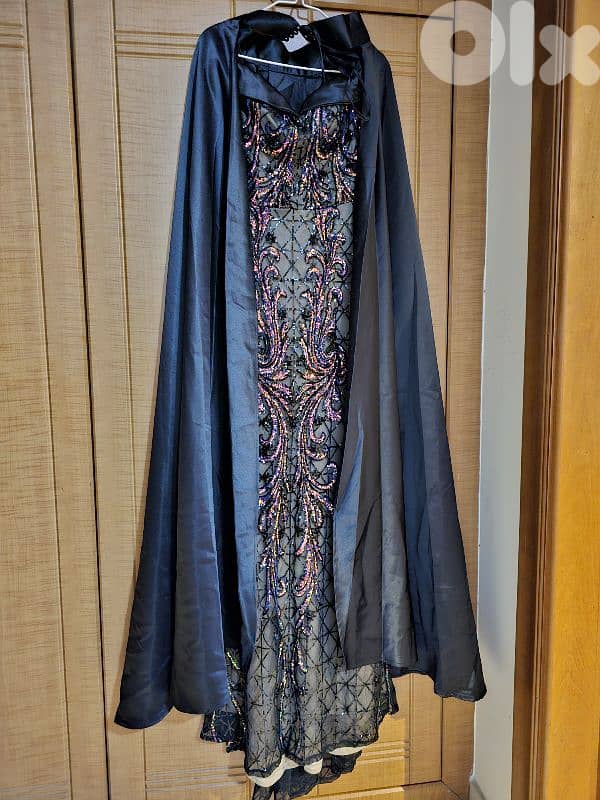 فستان سهره اسود مع كاب 1