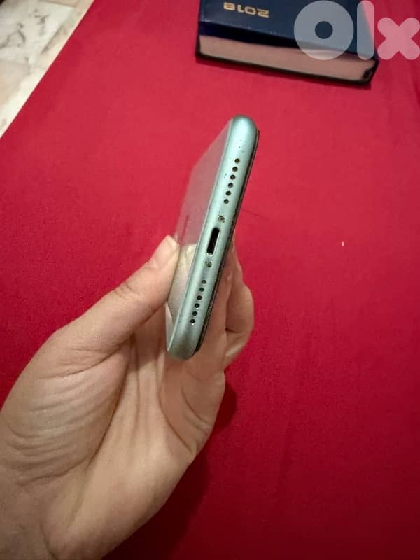 iphone 11 like new 128 gb 4