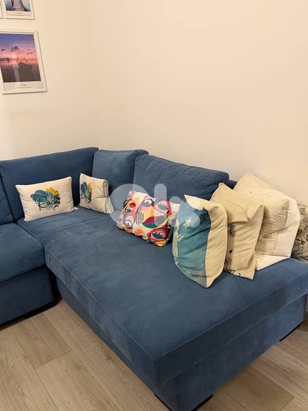 living room sofas+tableaux+tv unit 3