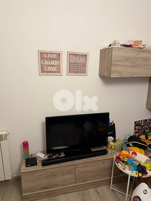 living room sofas+tableaux+tv unit 6