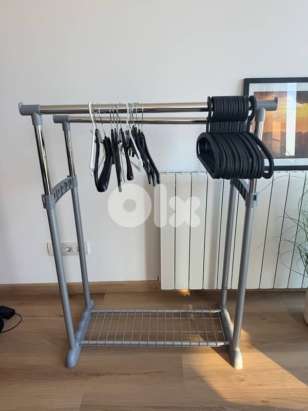 Clothes rail 0