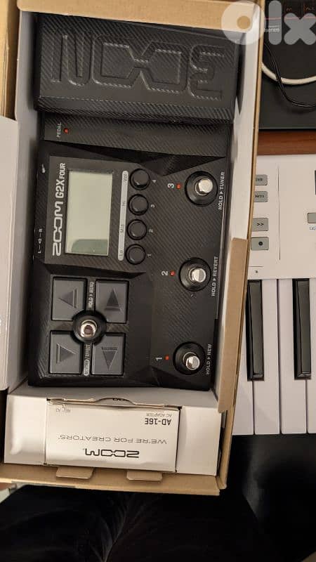 zoom G2x Four open box 0