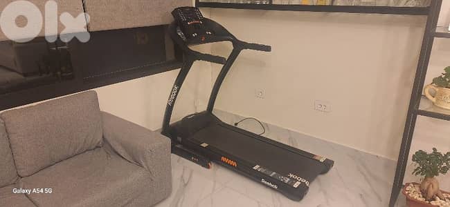 treadmill reebok like new very good gondition