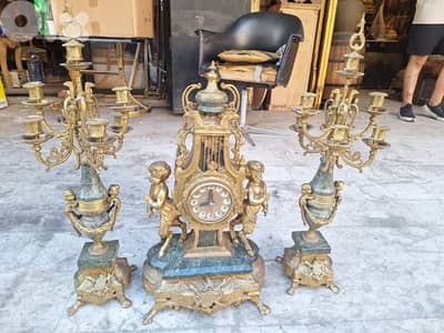 غروب ساعة من شمعدان عدد٢ حجم كبير برونز مع رخام مميز انتيك