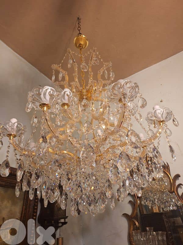 ثرية كرستال ماري تيريز رائعة جدا يوجد منها اثنين حسب الطلب 1