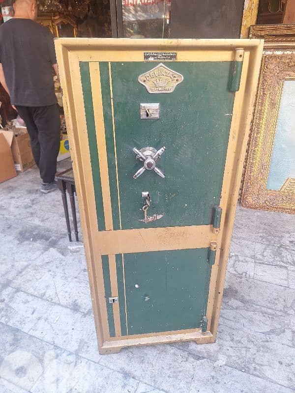 خزنة حديد تركية انتيك قديمة حجم كبير وزن ٦٠٠ كلغ تقريبا 2