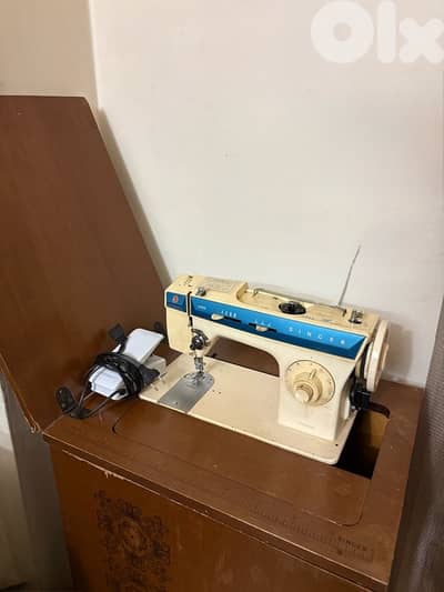 ماكينة خياطة متعددة الاستعمالات