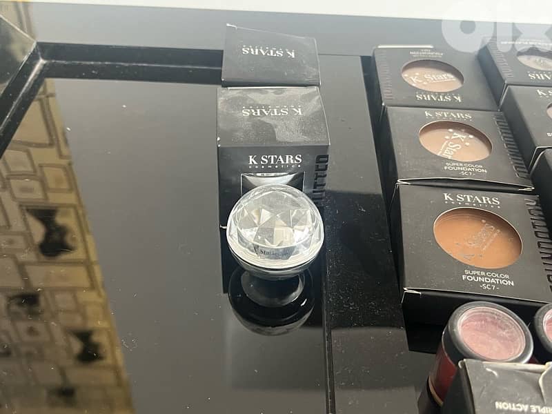 K STARS cosmetics make up and stand 10